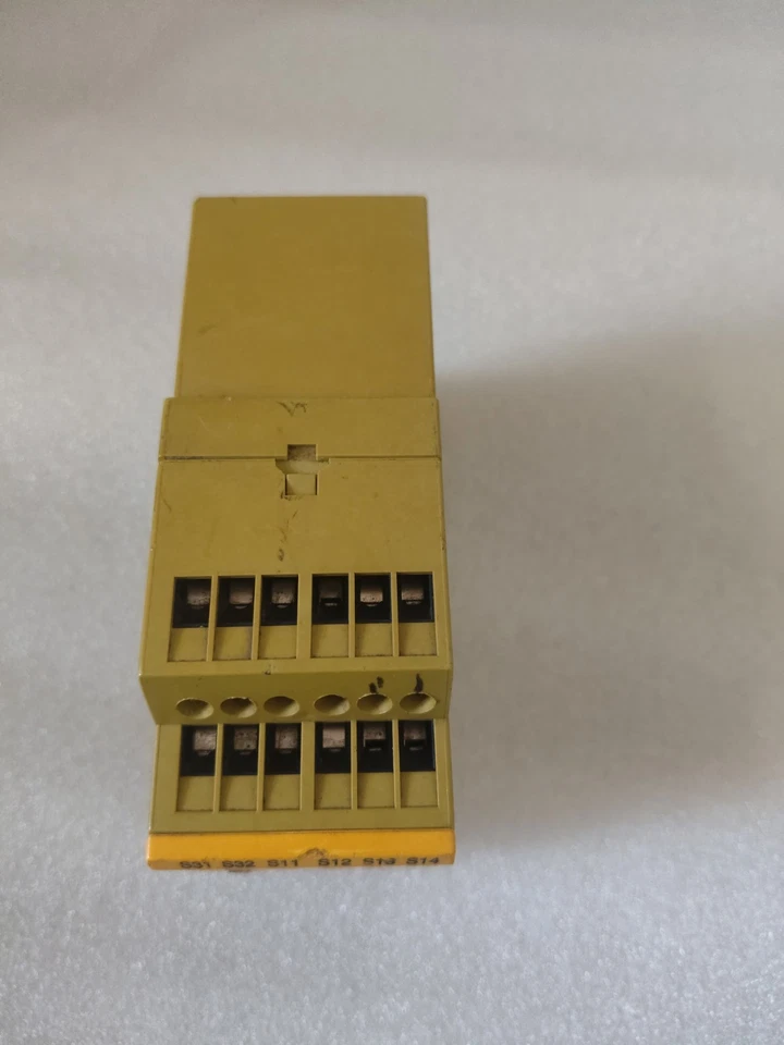 PILZ SAFETY RELAY PNOZ X3 24VAC 24VDC 3n/O 1n/c 1so 774310 SAFETY RELAY